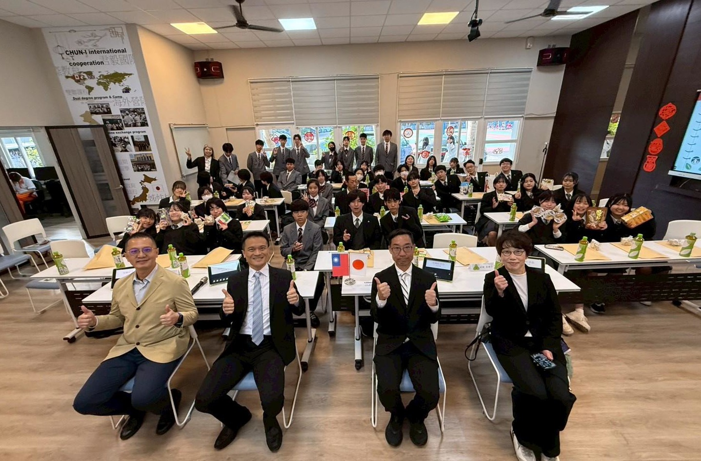 LINE_ALBUM_2025.12.17_260105_1